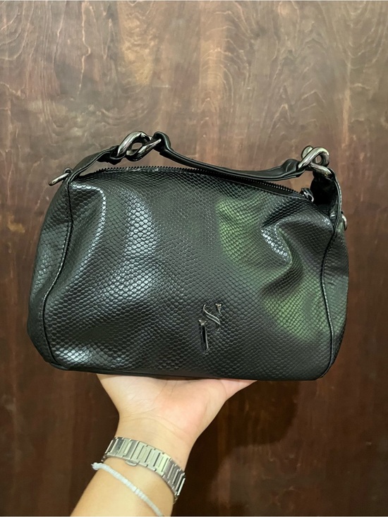 Simply Vera Vera Wang Handbags - Simply Vera Vera Wang Black Snake Embossed Y2K Shoulder Bag